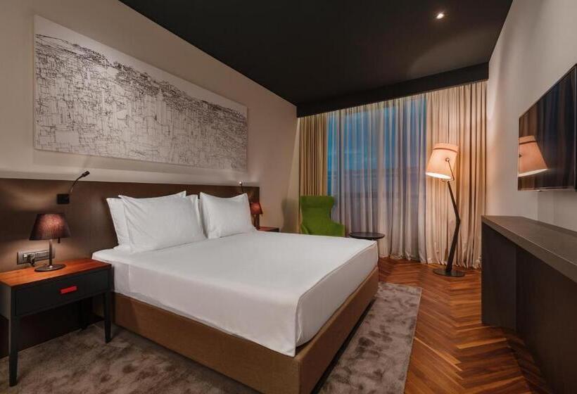 سوییت, Crowne Plaza Podgorica, An Ihg