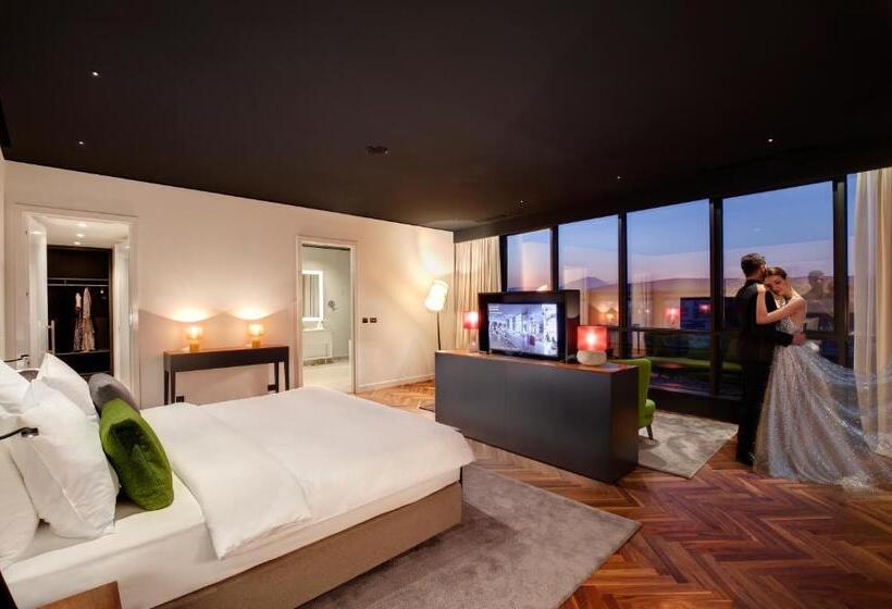 سوئیت پنت هاوس, Crowne Plaza Podgorica, An Ihg