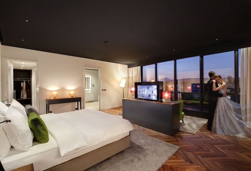 سوییت, Crowne Plaza Podgorica, An Ihg