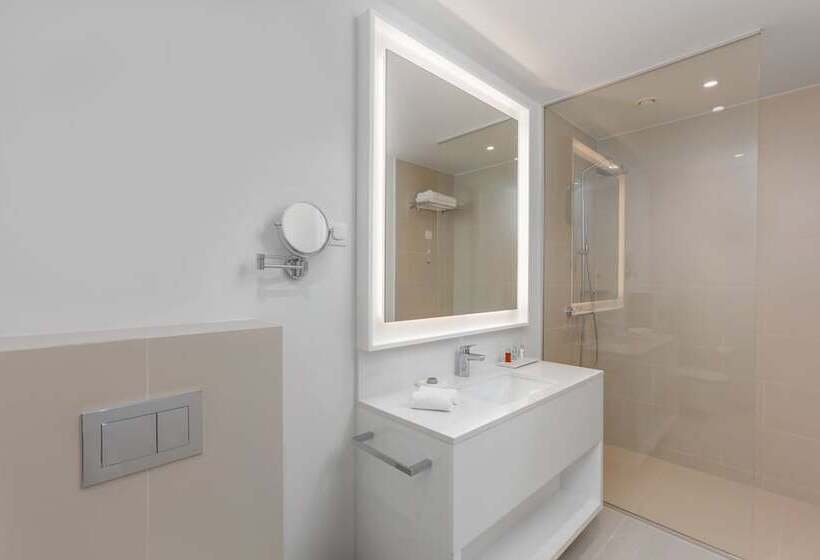 سوییت جونیور, Crowne Plaza Podgorica, An Ihg