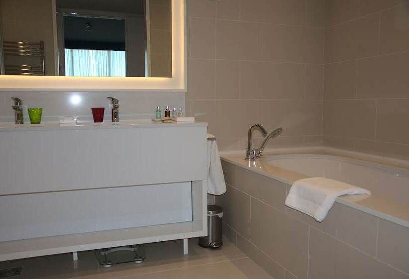 سوییت جونیور, Crowne Plaza Podgorica, An Ihg