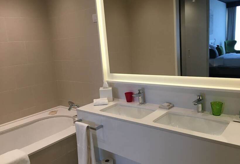 سوییت جونیور, Crowne Plaza Podgorica, An Ihg