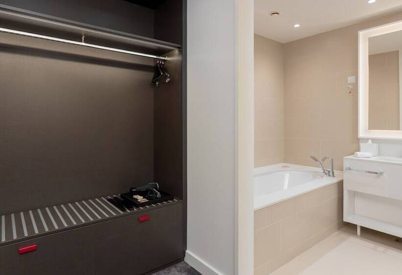 سوییت جونیور, Crowne Plaza Podgorica, An Ihg