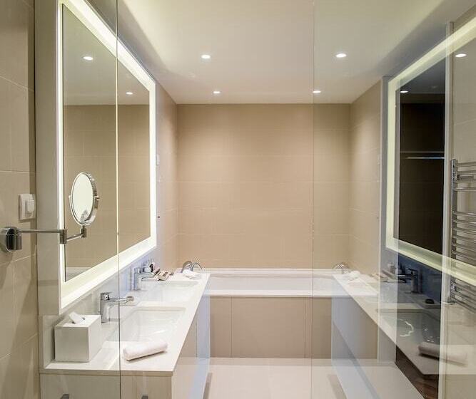 سوییت جونیور, Crowne Plaza Podgorica, An Ihg