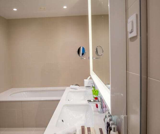 سوییت جونیور, Crowne Plaza Podgorica, An Ihg
