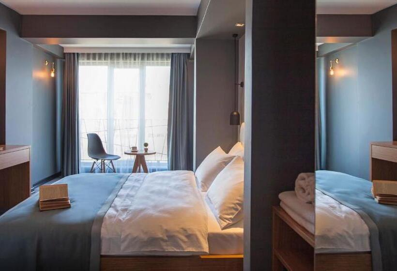 غرفة ديلوكس, Cura