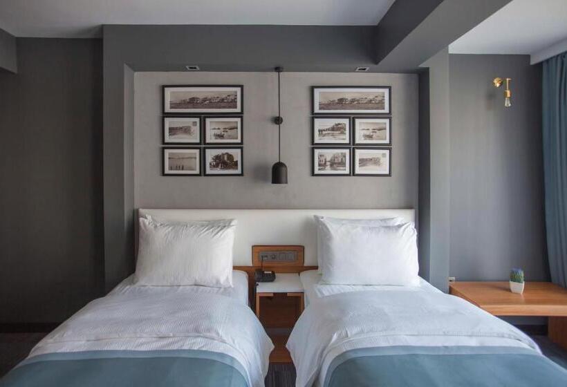 غرفة ديلوكس, Cura