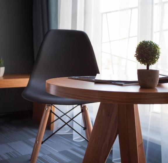 غرفة ديلوكس, Cura