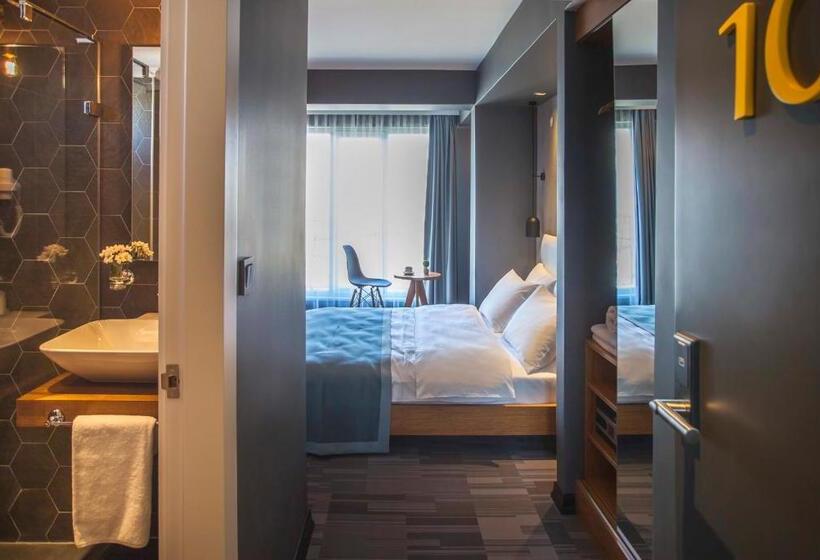 غرفة ديلوكس, Cura