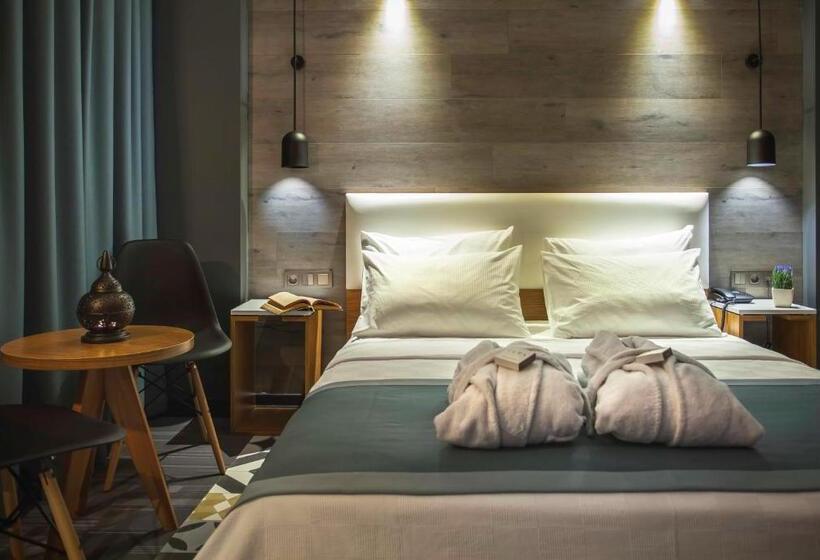 جناح جونيور, Cura