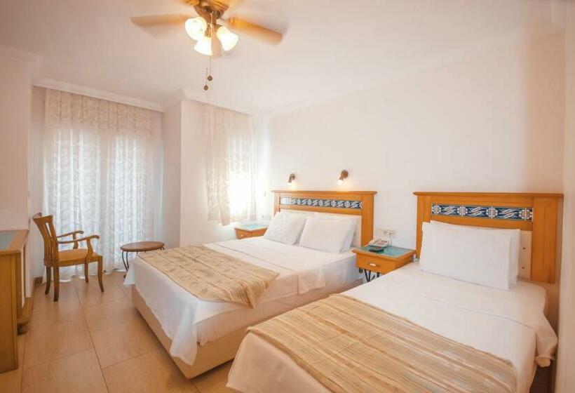 غرفة قياسية ثلاثية, Datca Kilic