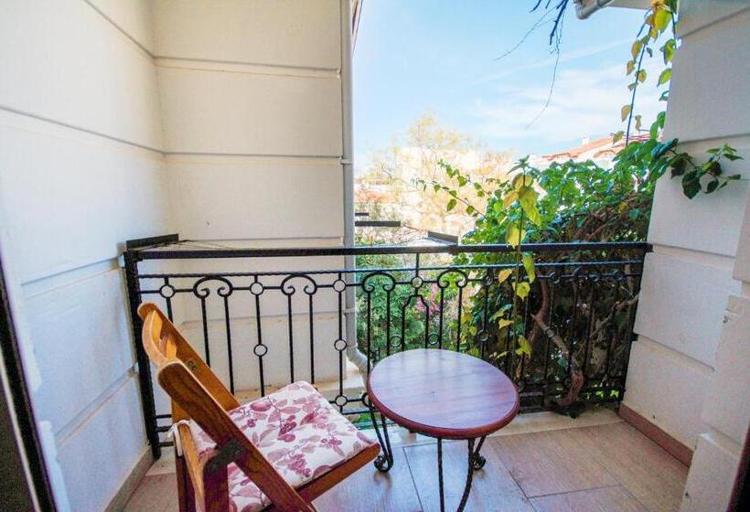 غرفة قياسية, Datca Kilic