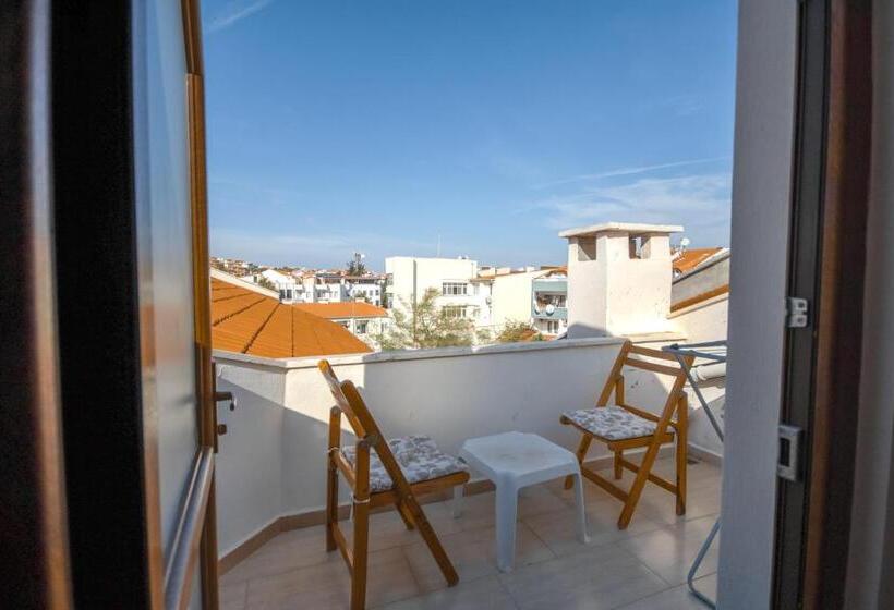 غرفة قياسية ثلاثية مزودة بشرفة, Datca Kilic