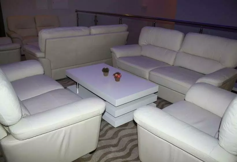استودیوی استاندارد, Franca Hotel Pljevlja