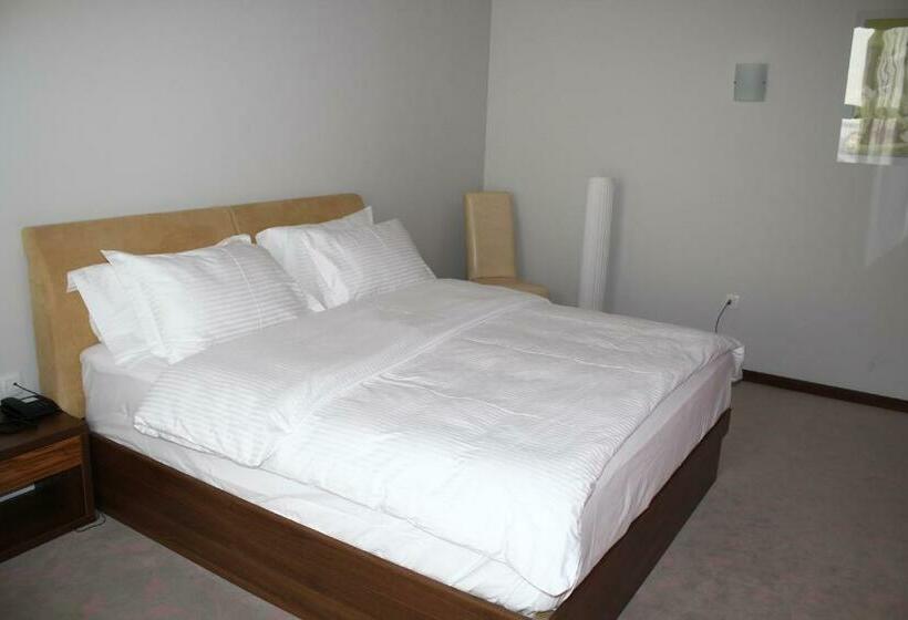 استودیوی استاندارد, Franca Hotel Pljevlja