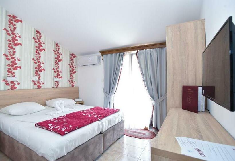 اتاق استاندارد با بالکن, Grbalj