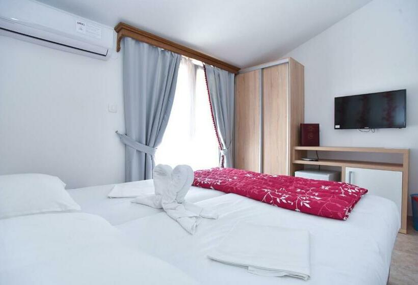 اتاق استاندارد با بالکن, Grbalj