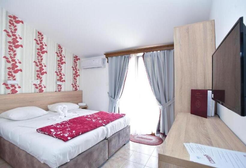 اتاق استاندارد با بالکن, Grbalj