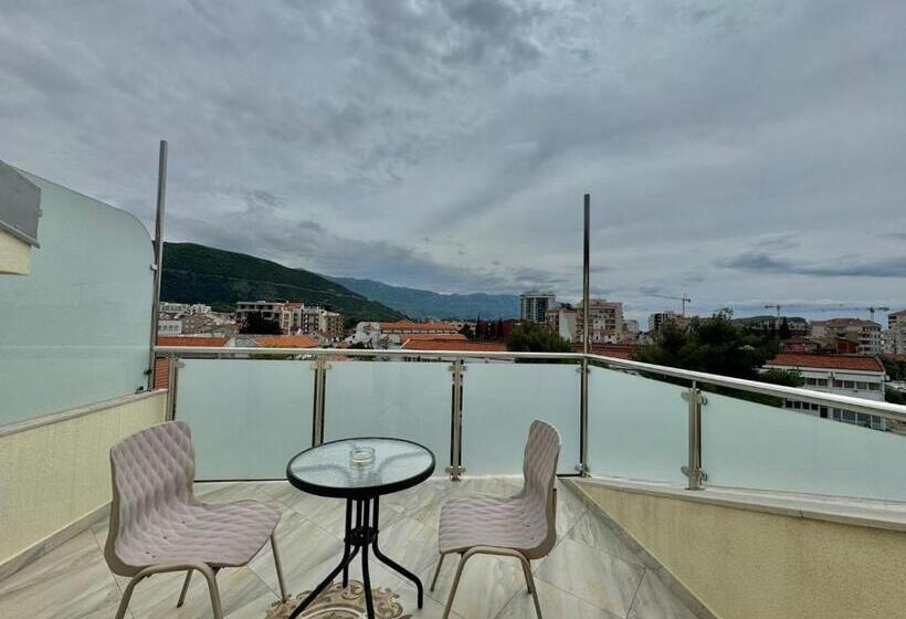 اتاق استاندارد با بالکن, Grbalj