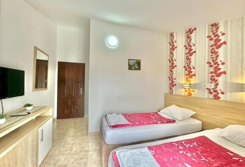 اتاق استاندارد با بالکن, Grbalj