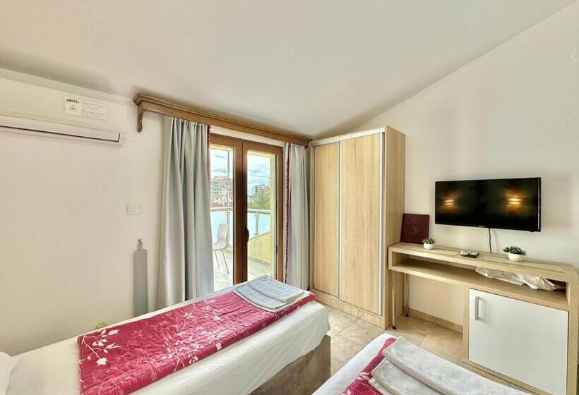 اتاق استاندارد با بالکن, Grbalj