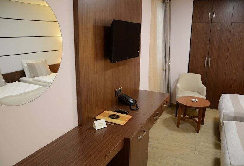 חדר סטנדרט לשלושה, Safa Royal Museum