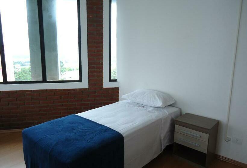 Quarto Triplo Estandar, St. Daniel