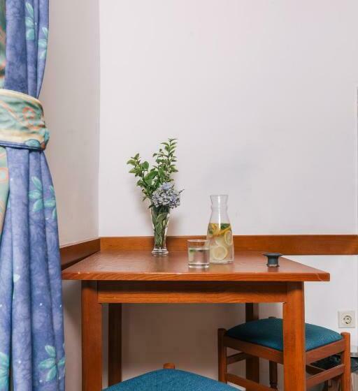 سوییت, Villa Royal