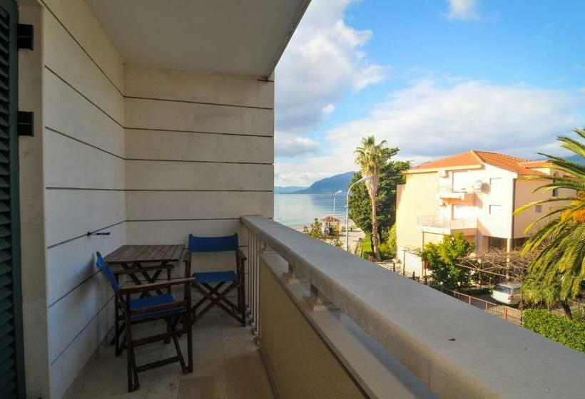 سوییت, Villa Royal