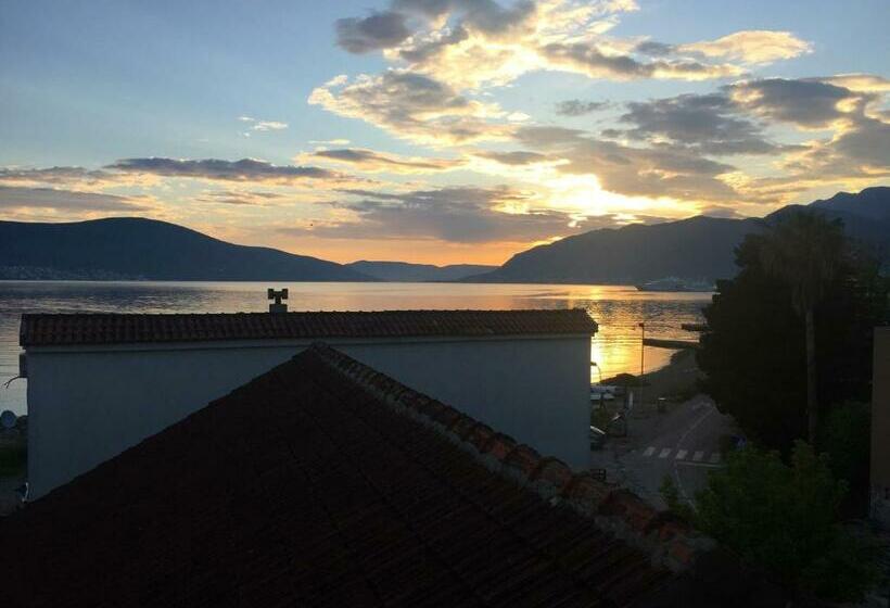 سوییت, Villa Royal