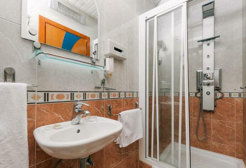 سوییت, Villa Royal