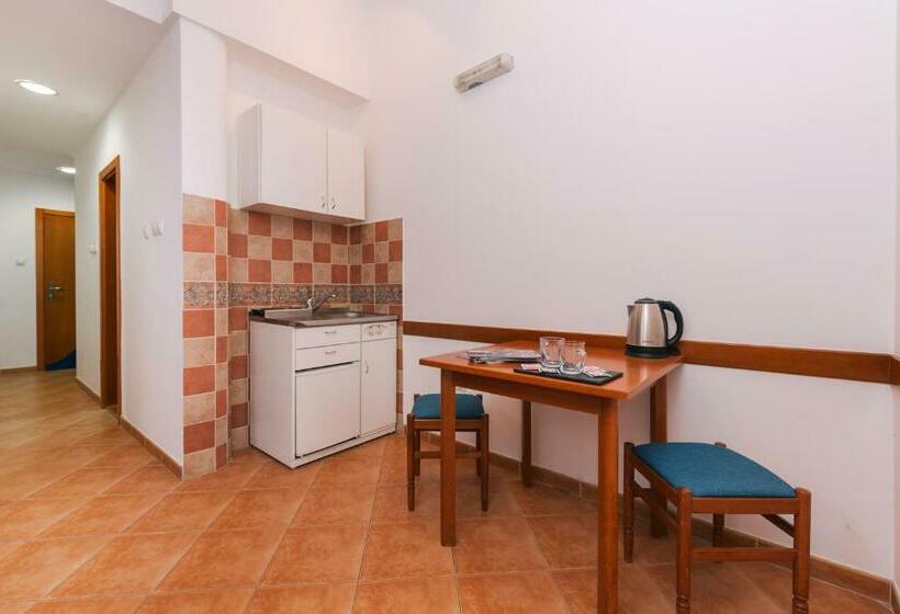 سوییت, Villa Royal