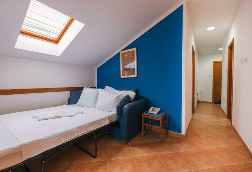 سوییت, Villa Royal