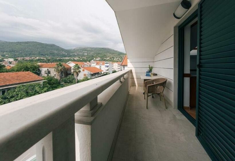 سوییت, Villa Royal