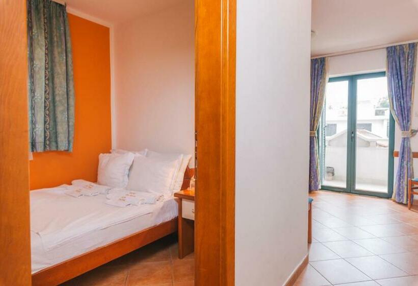 سوییت, Villa Royal