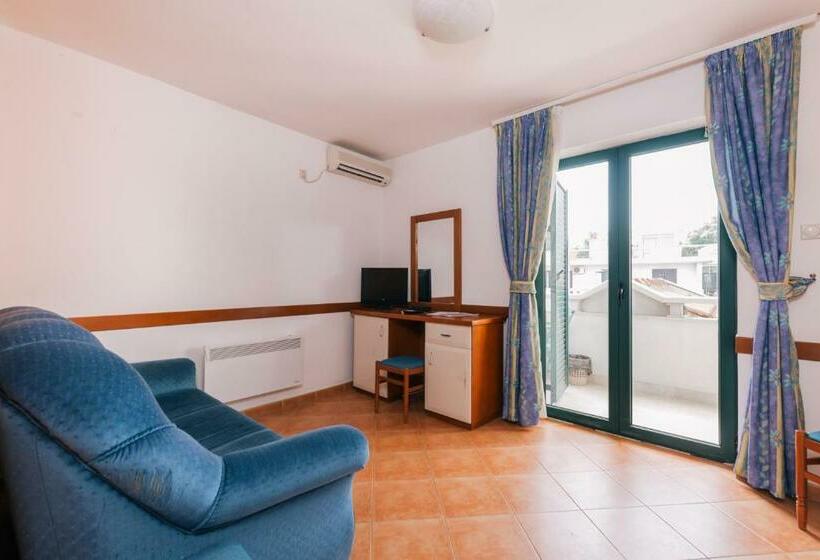 سوییت, Villa Royal