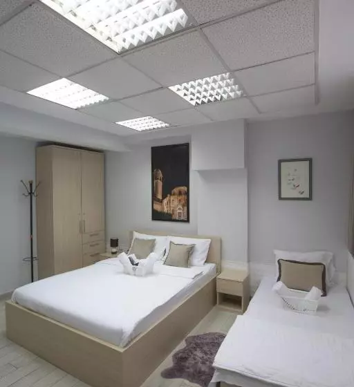 اتاق لوکس سه تخته, 7 Hills Rooms