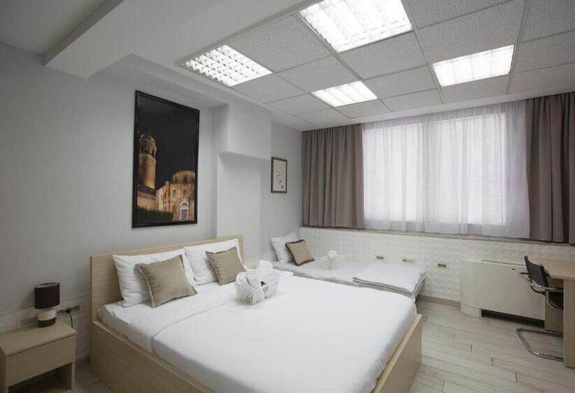 اتاق لوکس سه تخته, 7 Hills Rooms