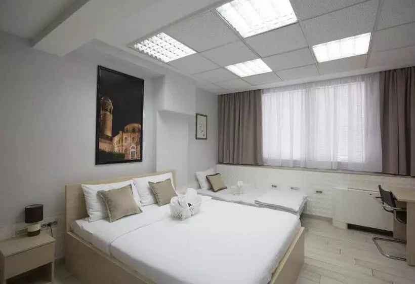 اتاق لوکس سه تخته, 7 Hills Rooms