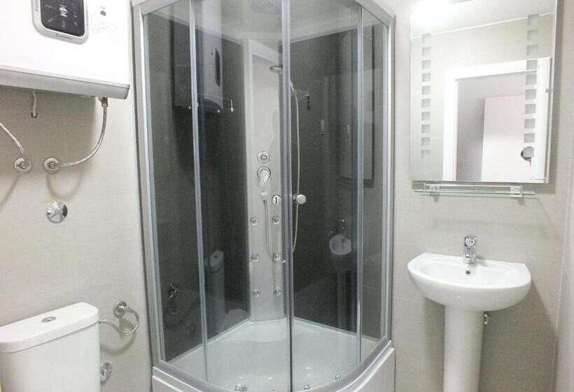 اتاق لوکس سه تخته, 7 Hills Rooms