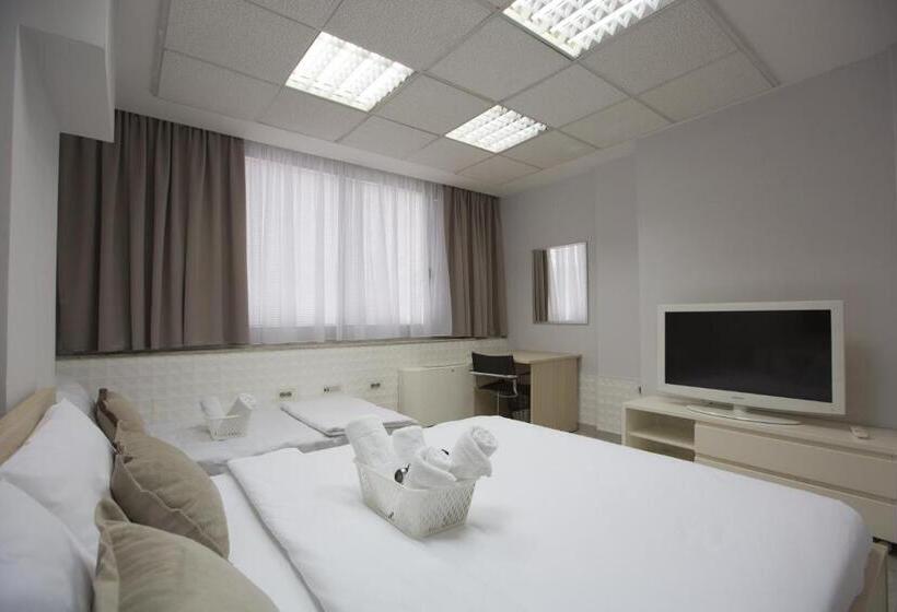 اتاق لوکس سه تخته, 7 Hills Rooms