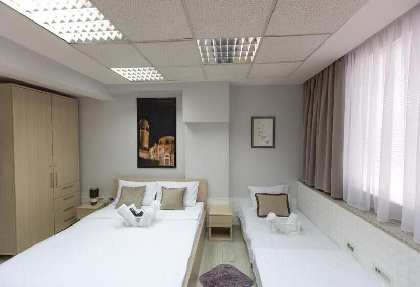 اتاق لوکس سه تخته, 7 Hills Rooms