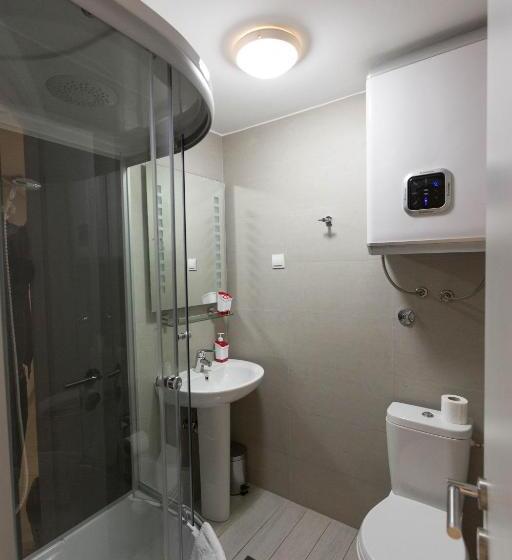 اتاق استاندارد چهار تخته, 7 Hills Rooms