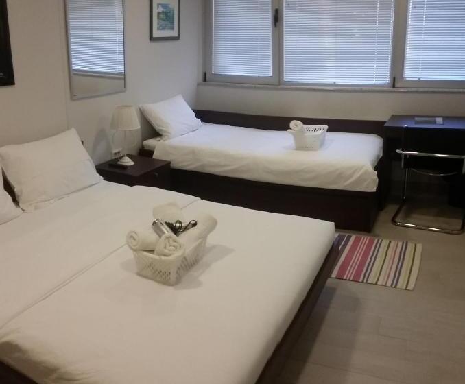 اتاق استاندارد چهار تخته, 7 Hills Rooms