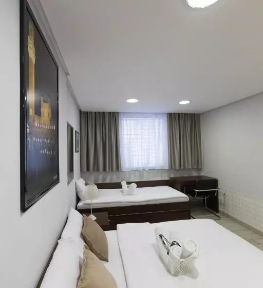 اتاق استاندارد چهار تخته, 7 Hills Rooms