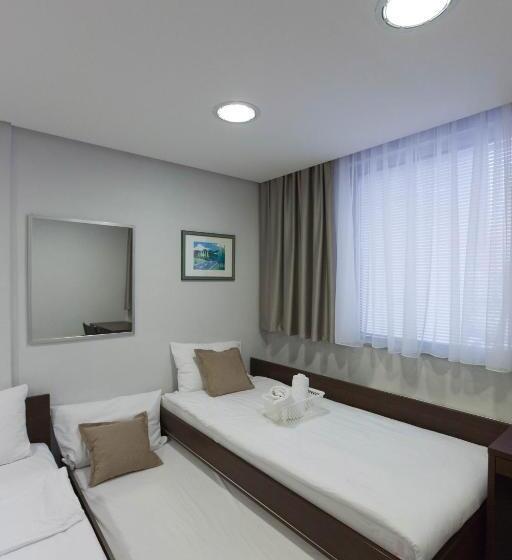 اتاق استاندارد چهار تخته, 7 Hills Rooms