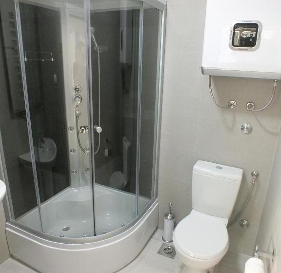 اتاق لوکس سه تخته, 7 Hills Rooms