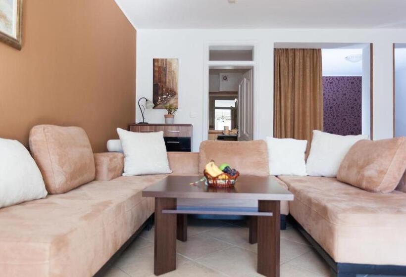 استودیو استاندارد با چشم‌انداز استخر, Spa Resort Bečići