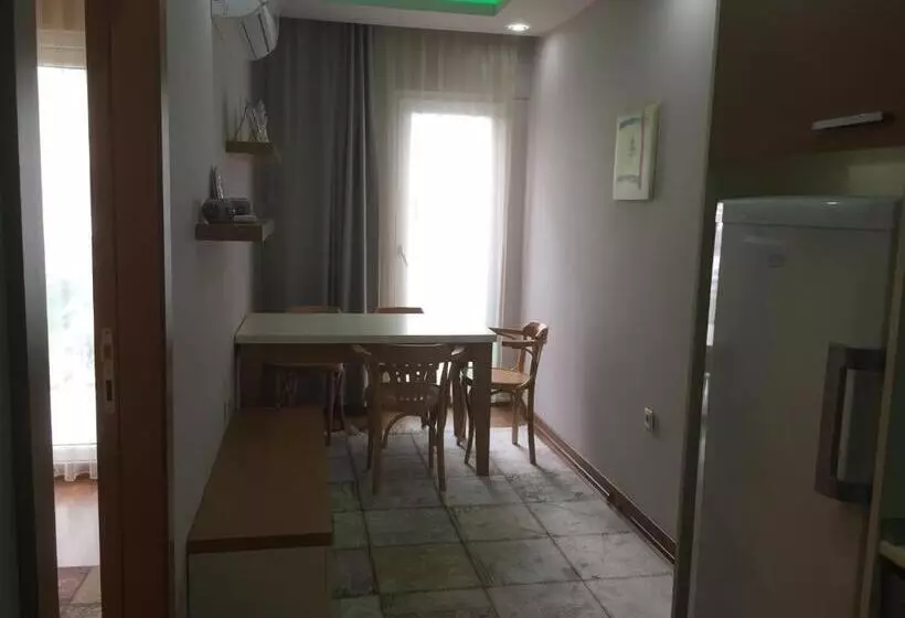 استودیوی استاندارد, The Suites