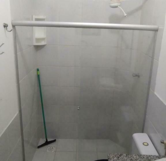 标准三人间, Hospedaria Cosanostra